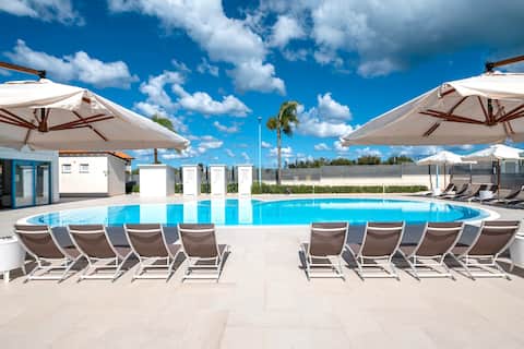 Refined accommodation in a residence with pool