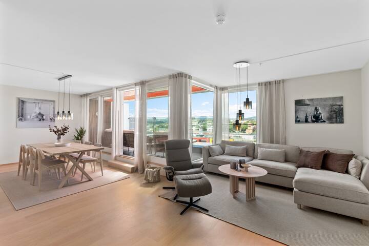 Luxury 3BR Penthouse by Waterfront w/ Sunset Views gallery image 2