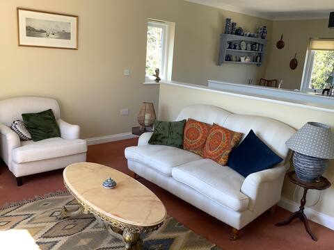 Popular Airbnb listing: Sunny 1 bed self contained upside-down annex, Ryde in Ryde