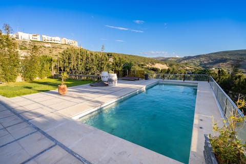 Beautiful villa with sea + mountain views