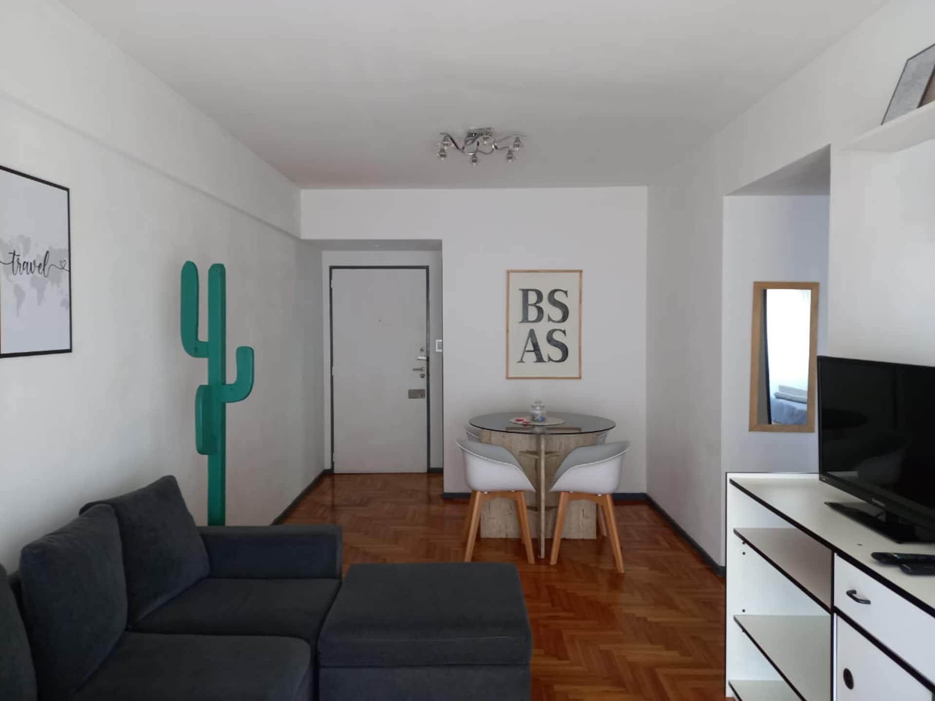 Two-bedroom apartment in Almagro