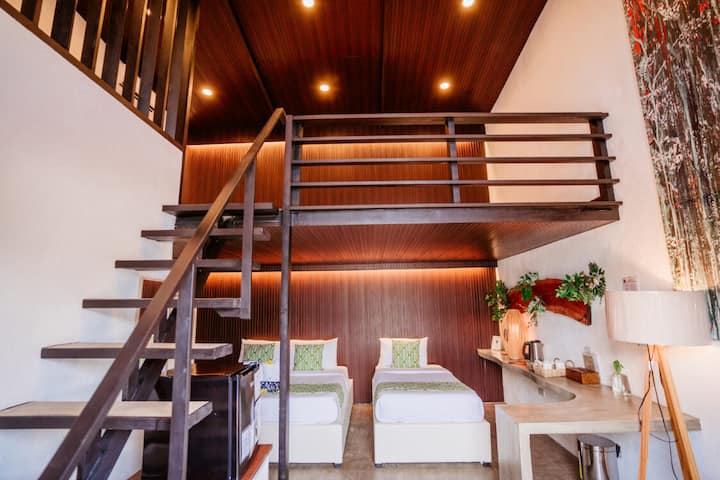 Náš apartmán Casita (typ podkrovia) má
- letúny deleného typu pre 5 - 9 osôb.  
- WC s toaletou (s bidetom) , sprcha (teplá voda),   uteráky a základné toaletné potreby 

Nastavené lôžka *
GF 1 Q  & 1 S beds
2F 1 Q & 1 S  beds

* Môžu byť pridané ďalšie jednolôžka