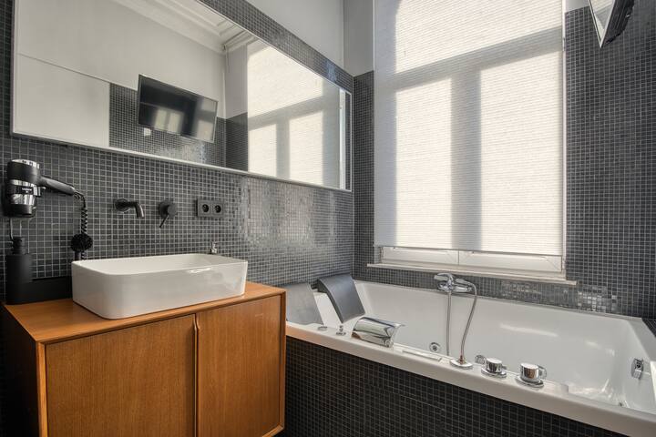 FH) 4x Aparments for Groups w/ Dining Room+Jacuzzi gallery image 2