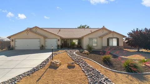 Stunning 4-bedroom 3-bath home with desert views