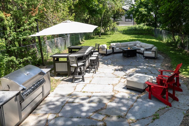 Charming outdoor dream patio/bar, 3BR home,
