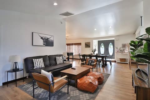 Modern Farmhouse Walkable To Amenities!