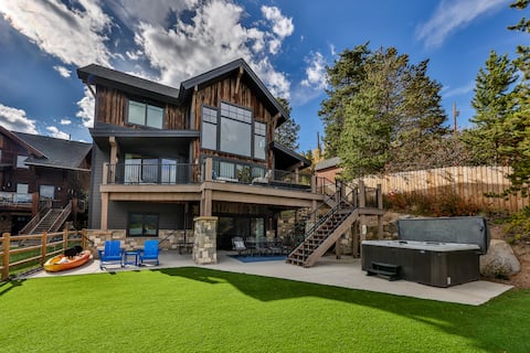 Lakefront Luxury! Hot Tub, Bunk Room, Private dock