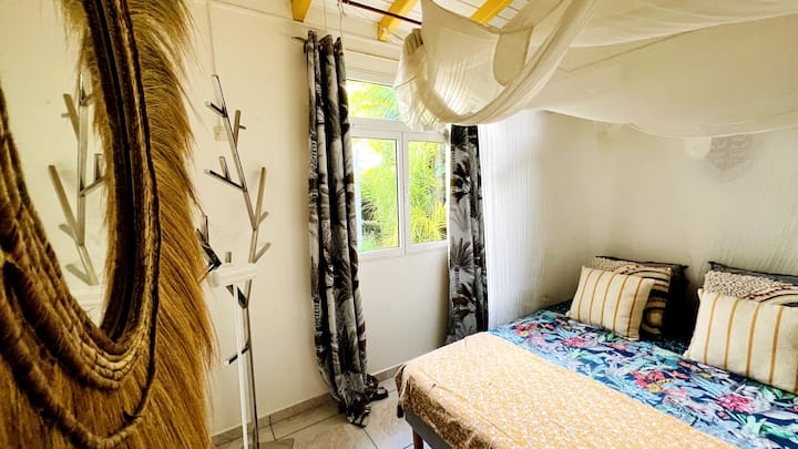 غرفة كوكونينغ، مكيفة الهواء مع خزانة تخزين كبيرة 