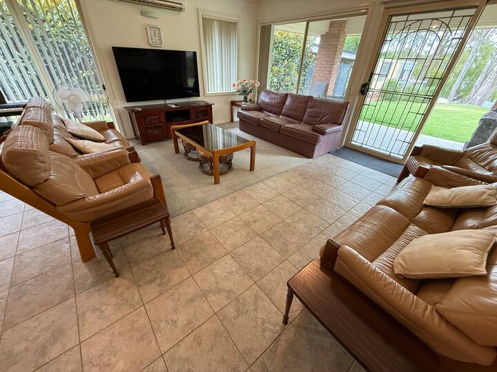 Waterfront 4 Bedroom Home With Games Room - Murchison, Australia