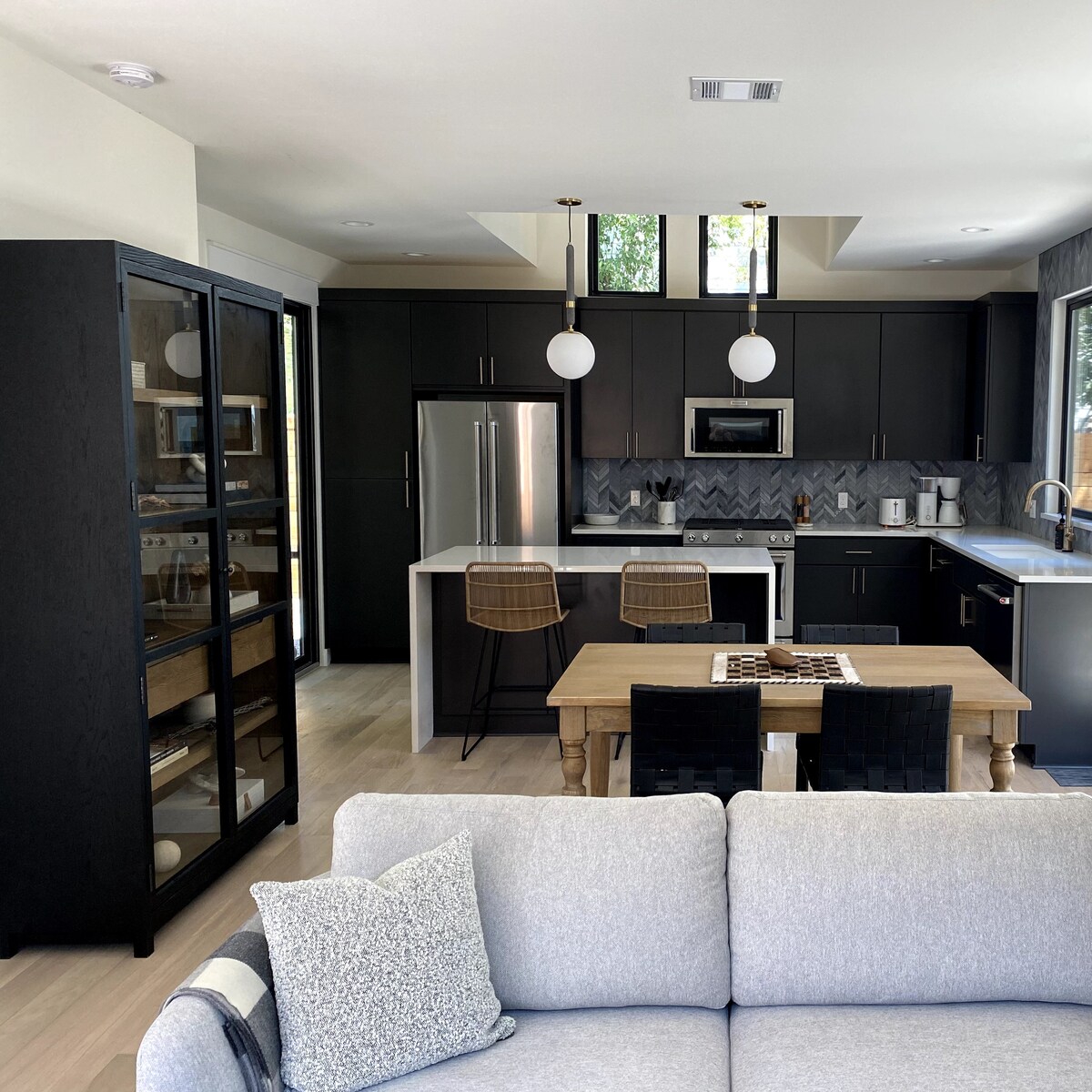 Eco-luxury private home between downtown + Airport