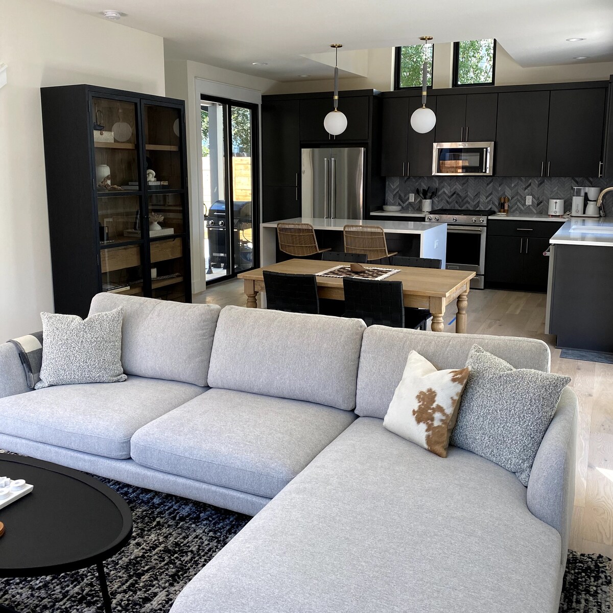 Eco-luxury private home between downtown + Airport