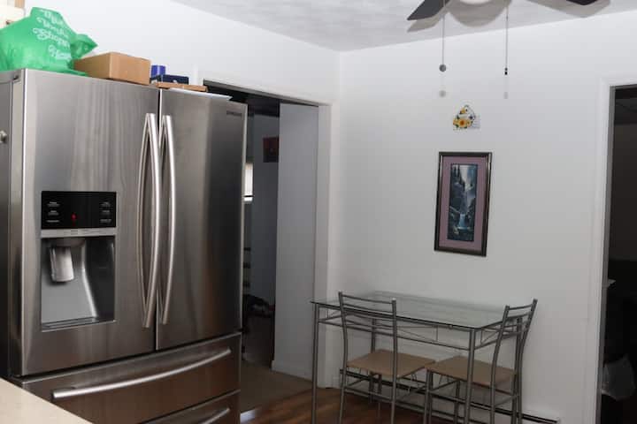 Peaceful House Private Room + Free Parking - Harrisburg, PA