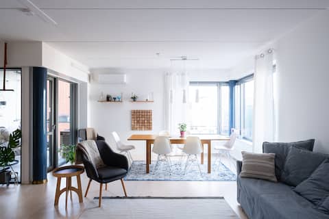 Successful Airbnb property: Spacious 83m², Aircon, Sauna, Metro100m, fast WIFI in Länsisatama