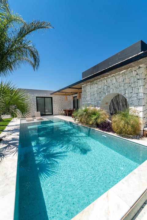 Viohouses 1- Luxury Private with Shelter and Private Pool