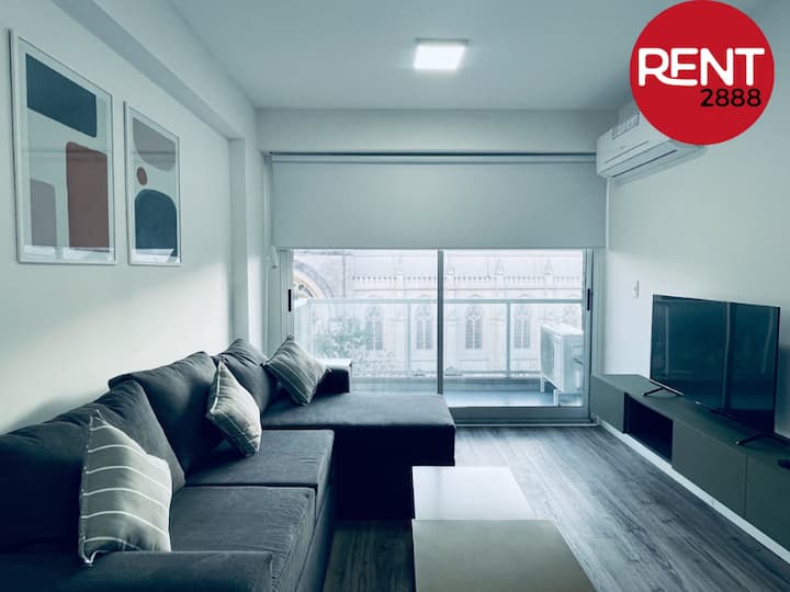 Bright one-bedroom apartment with balcony in Almagro