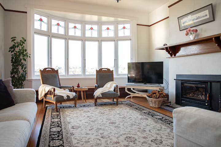 Maverick House - An Elegant 3 Bedroom Period Home - Launceston