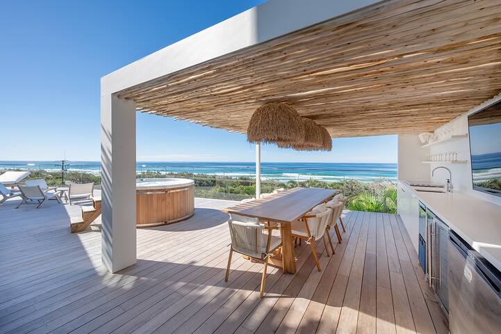 Beach Cabana @ Crusoe – Heated Pool, 1min to beach gallery image 3