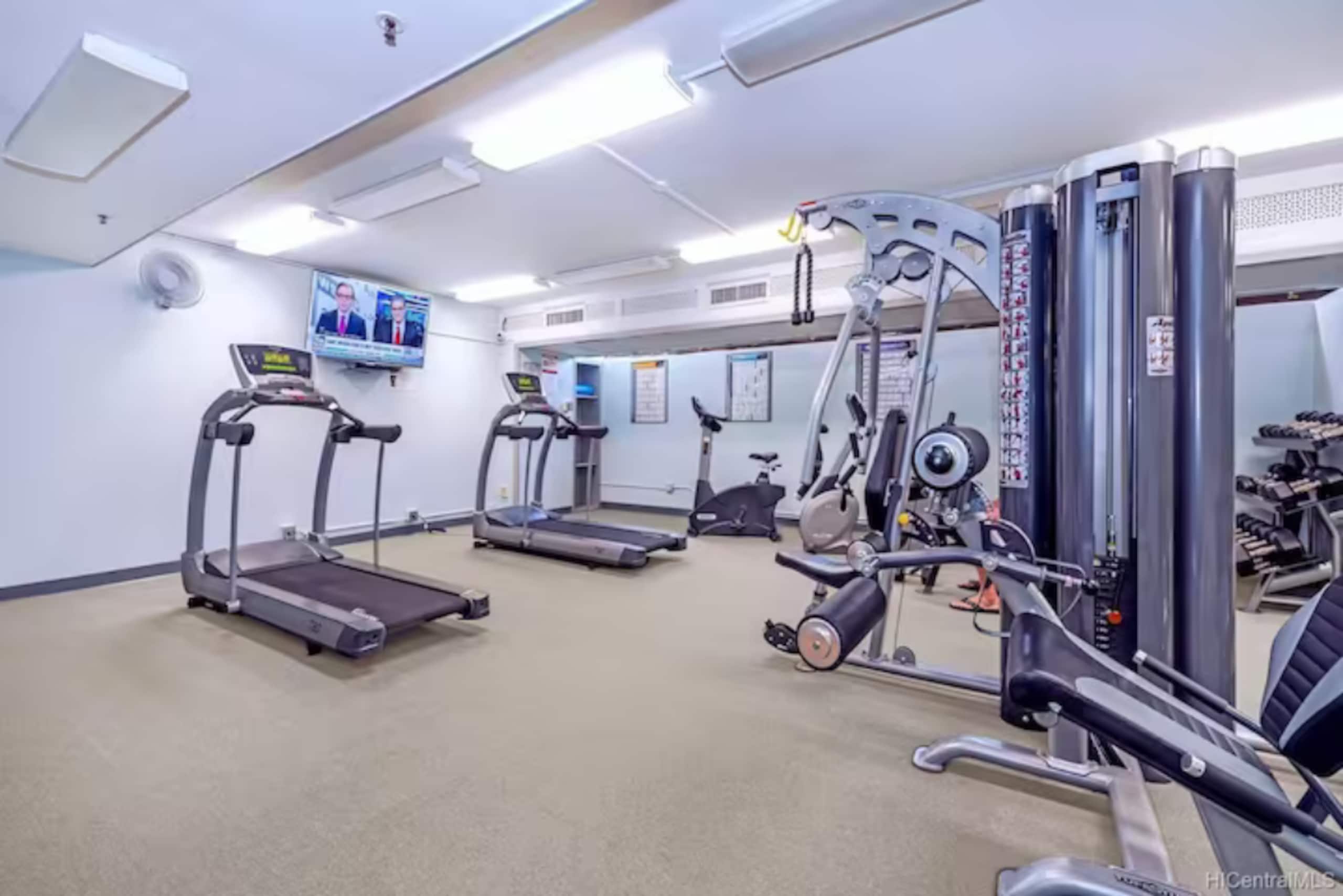 Condo in Honolulu · ★4.82 · 1 bedroom · 2 beds · 1 private bath - Image 25