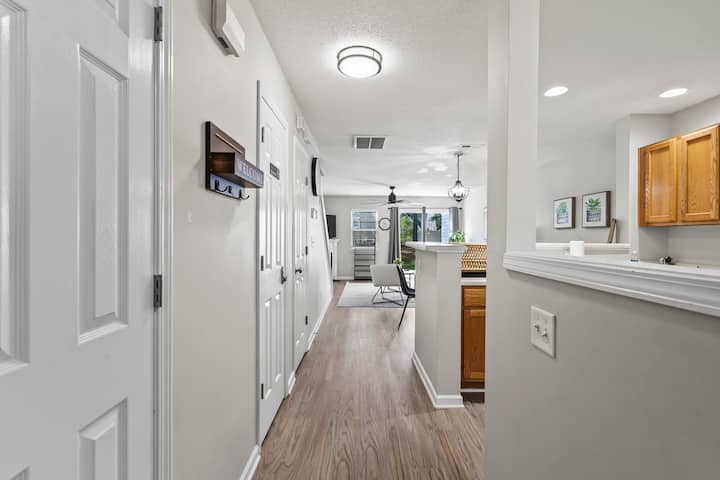 Modern 2br Getaway | Whitewater Center + Roku Tvs - Charlotte, NC