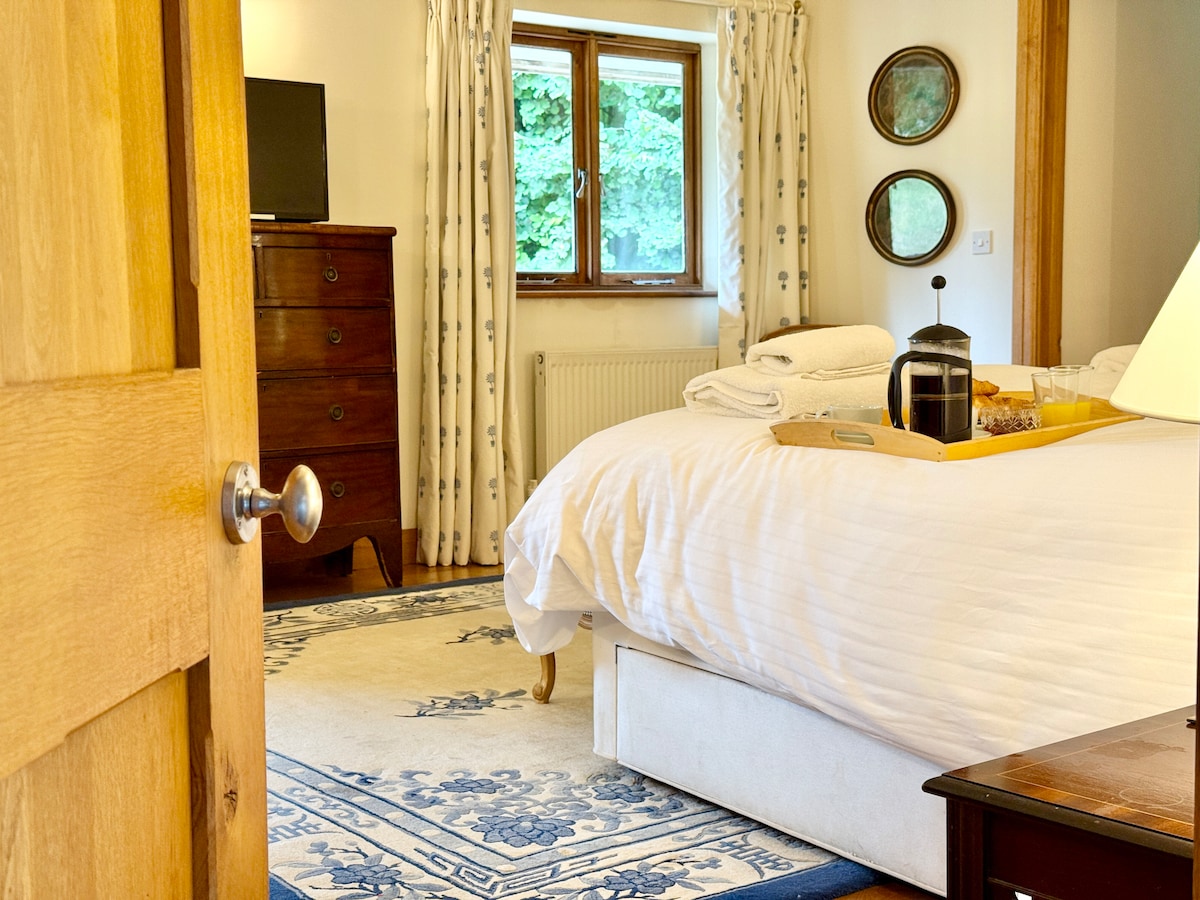 Hill House: Spectacular Rural Home With Hot Tub - Houses for Rent