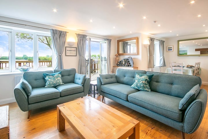 2 Bedroom Cottage With Fantastic Lake Views - Cotswolds