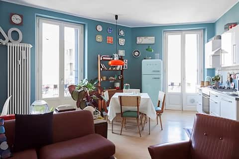 Proprietà Airbnb di successo: Tints of Blue Apartment In Isola District a Milano