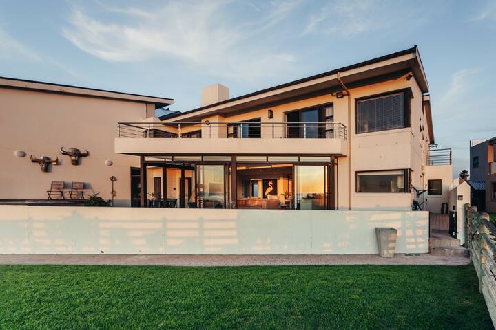 Large 4 bed villa on the beach with pool and sauna gallery image 2