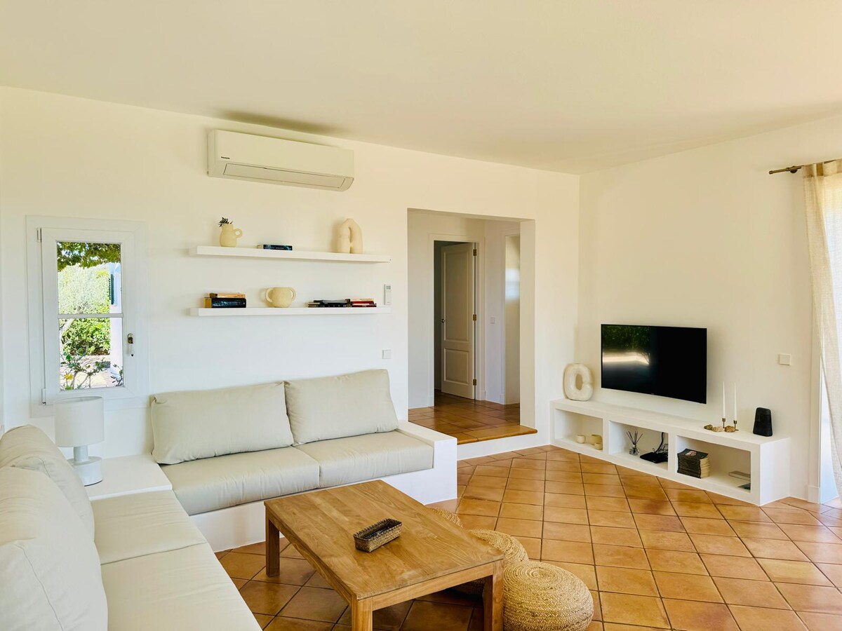 Top Airbnb: Villa on the Waterfront by Encloa Menorca in Sant Lluís
