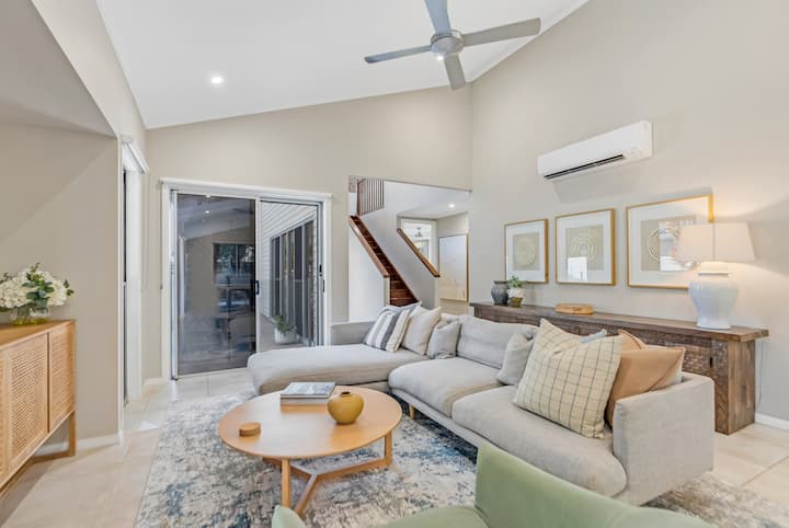 Cove House: Coastal Convenience By The Pool - Palm Cove
