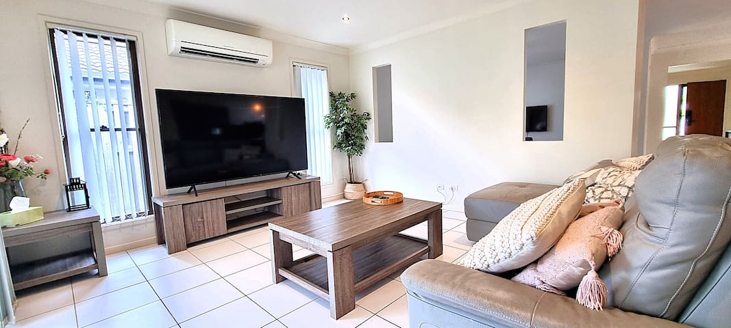 Sackville House (SEQ) – 4 bedroom 2 bathrooms gallery image 3