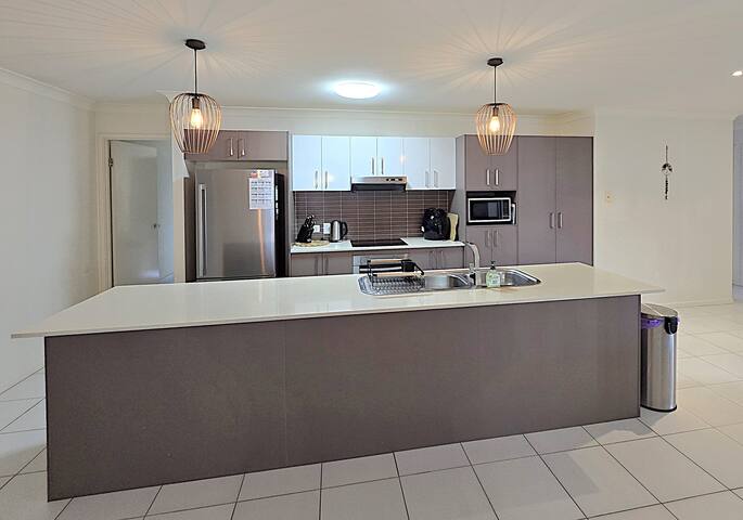 Sackville House (SEQ) – 4 bedroom 2 bathrooms gallery image 2