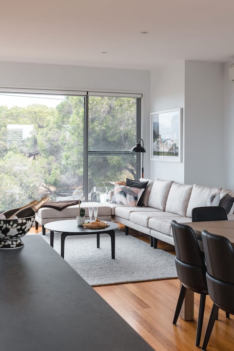 Successful Airbnb property: Torquay Lux Getaway / Old Torquay in Torquay