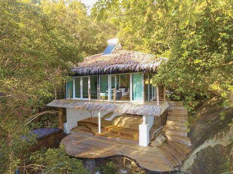Full Service Seaview w Beach Access & Cinema