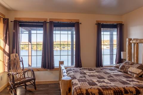 Bunkhouse Trailside Water View 22B