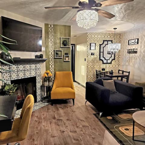 Popular Airbnb listing: Black Lux-Newly Renovated Townhouse near ALL in Tallahassee