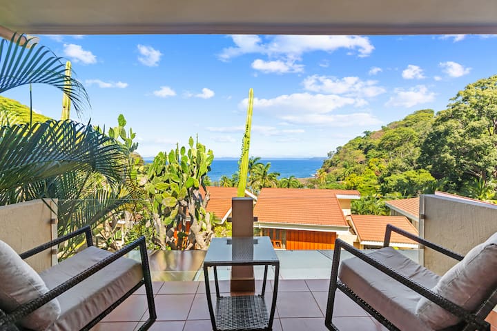 4 Bedroom Beach Villa in Bahia Pez Vela Resort