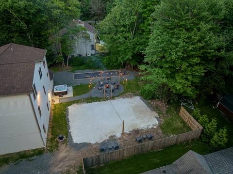 8 BR 5K Sq Ft Minutes to Big Boulder/JF Sleeps 30
