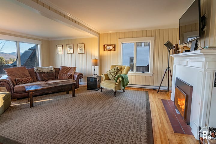 Mirror Lake Overlook -Walking Distance To Town! - Lake Placid, NY