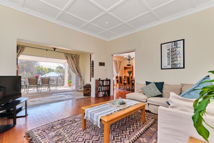 Parkview 3-bed House With Back-up Solar & Water - Johannesburg