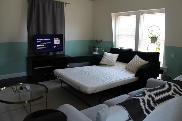 Spacious 2bd In Historic Federal Hill Free Parking - Providence, RI