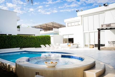 Exclusive house with pool Condominio el Peñon