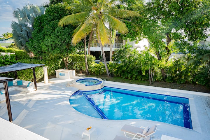 House with pool, jacuzzi and bbq El Peñon Cond.