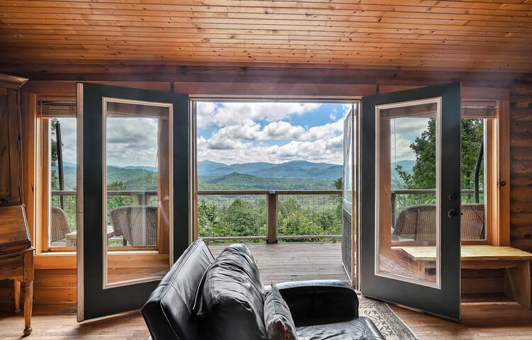 Cozy, Mountaintop Log Cabin w/Epic Views*Hot Tub gallery image 5