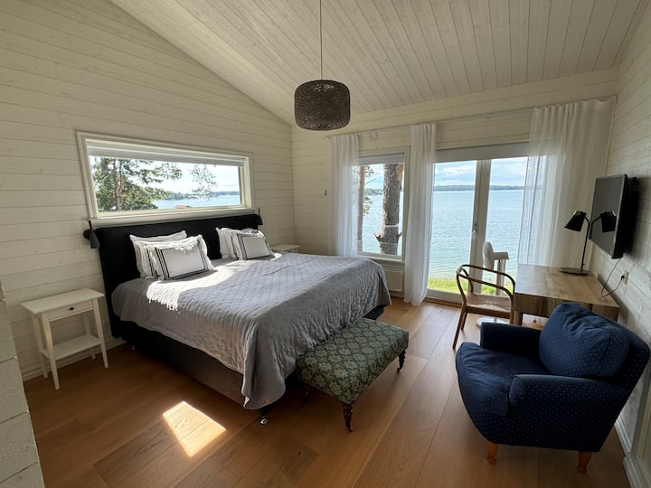 Спалня 1 с телевизор и бюро