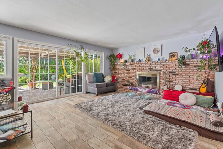 Vegas Sanctuary: Pool/Sauna/Garden Near Strip gallery image 4