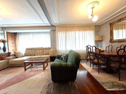 Top Airbnb: Spacious, downtown, Begoña area and next to the beach en Gijón / Xixón