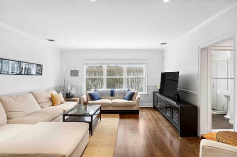 Successful Airbnb property: Charming Southampton Villa-ge Minutes to the Beach in Southampton