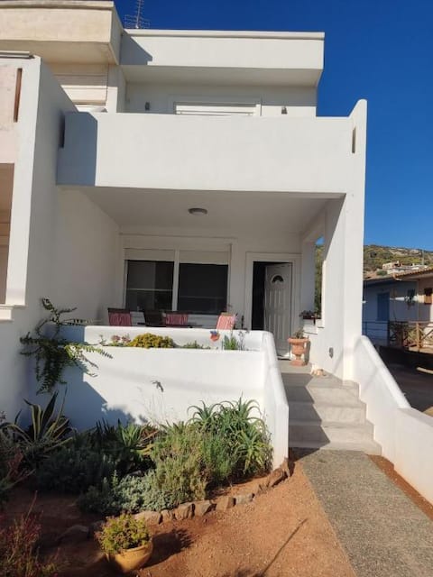 Popular Airbnb listing: We look forward to your enjoyable stay! in Δήμος Λαυρεωτικής