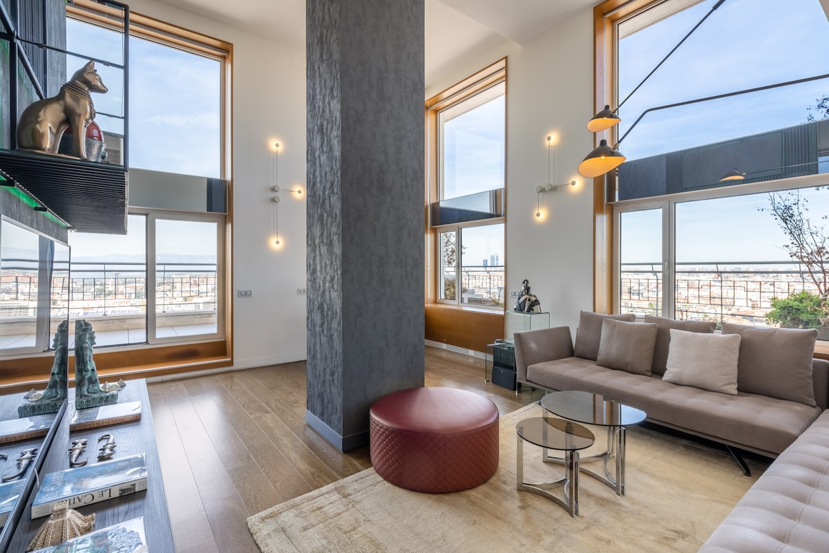 Top performing Airbnb: The highest penthouse in Madrid. Duplex p.32. UNIQUE. in Moncloa Aravaca