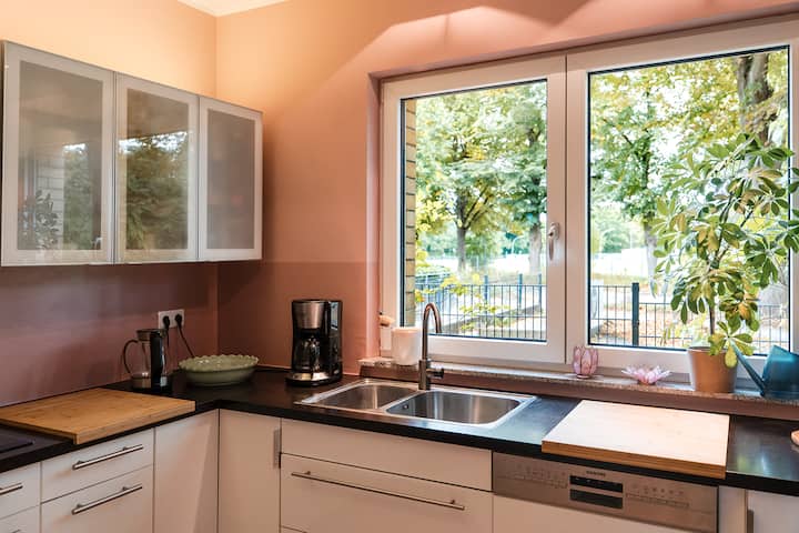 Stylish Ambience In Green Hamburg - Halstenbek